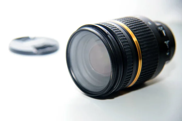 Dijital Dslr Kameralar Için Menzil Lensi Beyaz Arkaplanda Izole Edilmiş — Stok fotoğraf