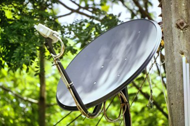 Park iletişim sistemi konseptinde uydu anteni