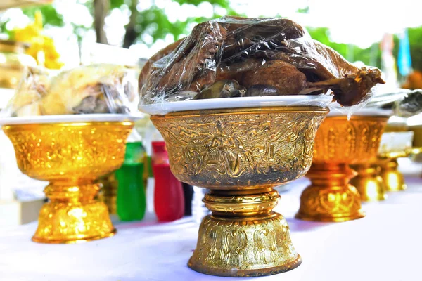 pan to put food on the table for offerings to the shrine