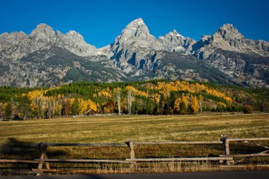 Grand Teton ulusal parkının sıradağları, Wyoming, ABD yol gezisi