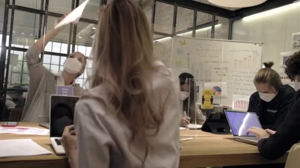 Multiracial Business Coworker Team Arbeitet Einem Neuen Normalen Büro Covid — Stockvideo