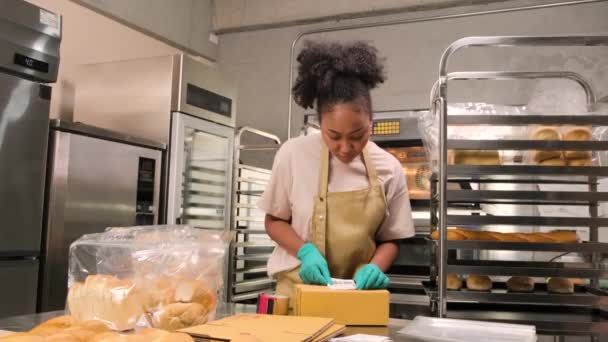 Démarrage Boulangerie Livraison Aux Petites Entreprises Une Cuisinière Afro Américaine — Video