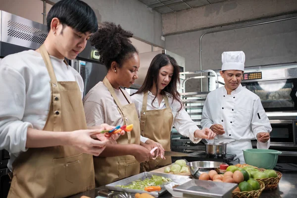 Hobby Cuisine Cursus Senior Chef Kok Kokkin Uniform Leert Jonge — Stockfoto
