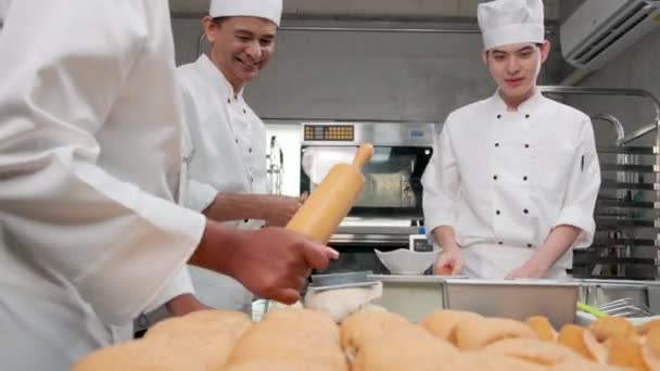 Group Professional Gourmet Team Four Chefs White Cook Uniforms Aprons — Vídeo de Stock