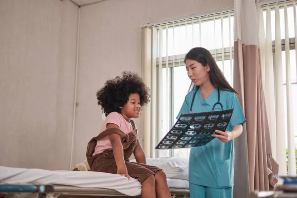 Asian Female Doctor Uniform Health Checks African American Child Illness — Zdjęcie stockowe