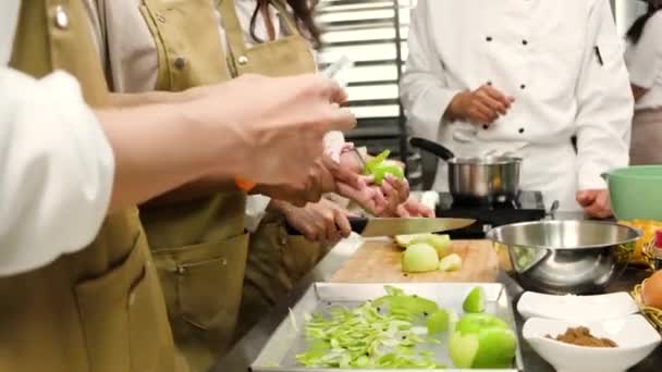 Hobby Matlagning Kurs Närbild Skott Kock Kock Uniform Lär Matlagning — Stockvideo