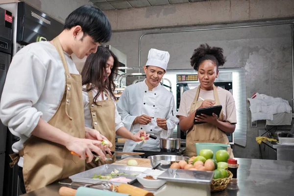Hobby Cuisine Cursus Senior Chef Kok Kokkin Uniform Leert Jonge — Stockfoto