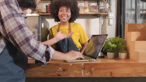 Dois Parceiros Startup Negócios Café Amigos Mulheres Afro Americanas Baristas — Vídeo de Stock