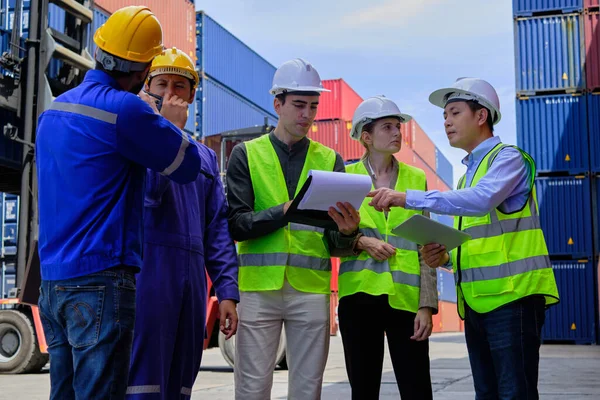 Group Multiracial Workers People Safety Uniforms Hardhats Work Logistics Terminal — 图库照片