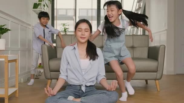 Young Asian Thai Mother Sits Living Room Floor Meditates Practices — Stok video