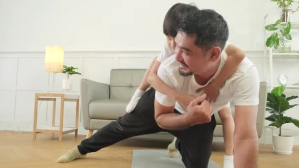 Asian Thai Father Son Fitness Training Exercise Practices Yoga Living — Vídeo de stock