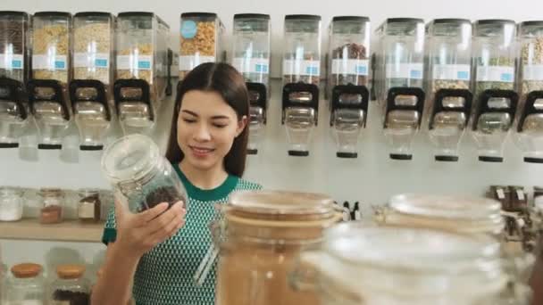 Young Caucasian Female Customer Choosing Shopping Organic Products Refill Store — Αρχείο Βίντεο