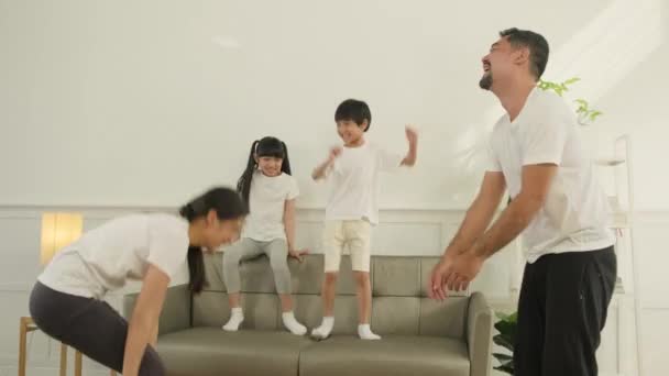 Happy Wellness Asiatique Famille Thaïlandaise Les Parents Les Enfants Sont — Video