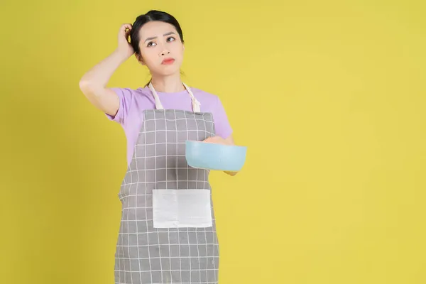 Young Asian Housewife Posing Yellow Background — Stock Photo, Image