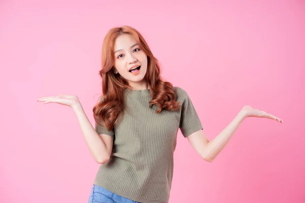 Young Asian Woman Posing Pink Background — Stock Photo, Image