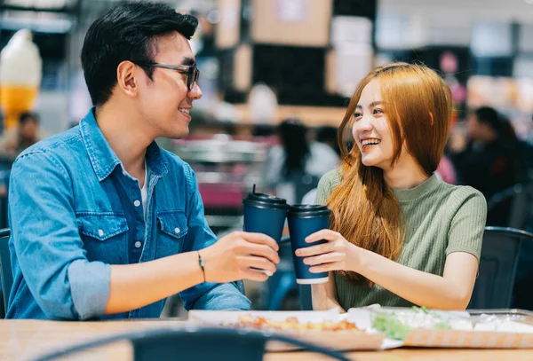 Young Asian Couple Having Lunch Together Cafe — Stock Photo, Image