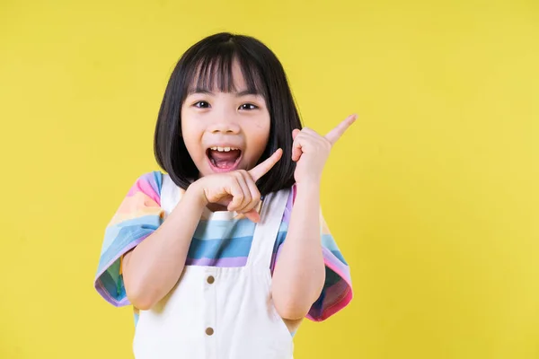 배경의 아시아 어린이의 — 스톡 사진