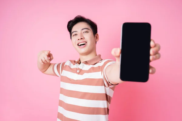 Portrait Young Asian Man Using Smartphone Pink Background — Foto Stock