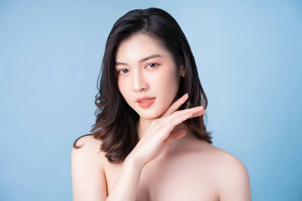 Atrakcyjna Młoda Azjatka Świeżą Skórą Pielęgnacja Twarzy Leczenie Twarzy Kobieta — Zdjęcie stockowe