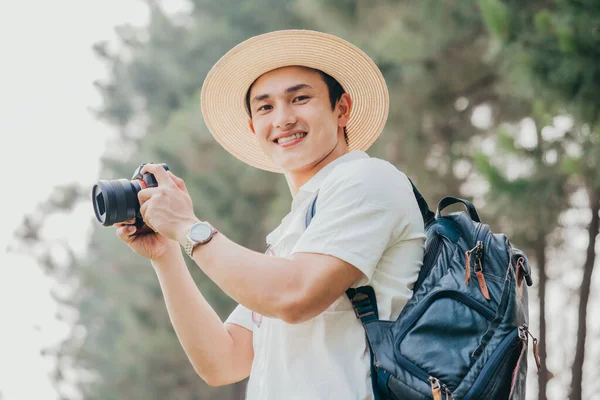 Portrait Young Asian Man Traveling — Stok Foto