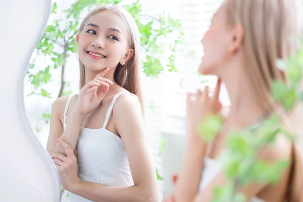 Young Asian Woman Looking Herself Mirror — Stock Photo, Image