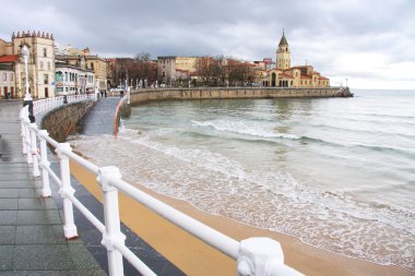 san Lorenzo'nun Plajı santa Yarımadası doğru bakıyor