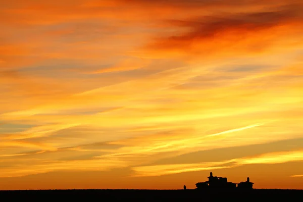 Pôr do sol sobre ruínas em Villafafila, Zamora, Castilla y Leon, Espanha — Fotografia de Stock