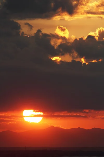 Tramonto sulle montagne nel nord della Spagna . Immagine Stock