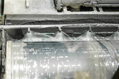 Demir cevheri üretimi, manyetik ayrılık yoluyla yoğunlaşır. Manyetik ayrıştırıcıların işlenmesi, çelik üretimi için hammaddelerin hazırlanması.