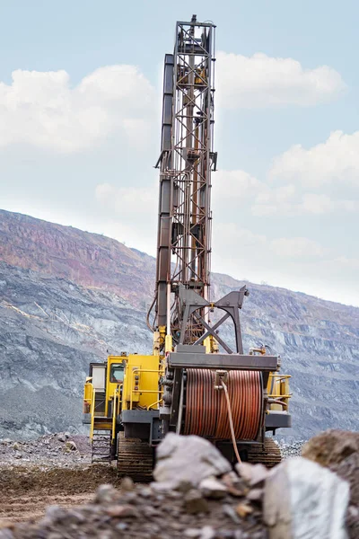 Gran Plataforma Perforación Una Cantera Mineral Preparación Pozos Para Colocación —  Fotos de Stock