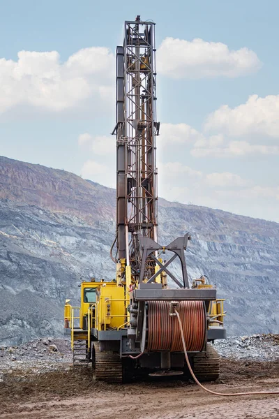 Large Drill Rig Ore Quarry Preparation Boreholes Laying Explosives Quarry — Stock Photo, Image