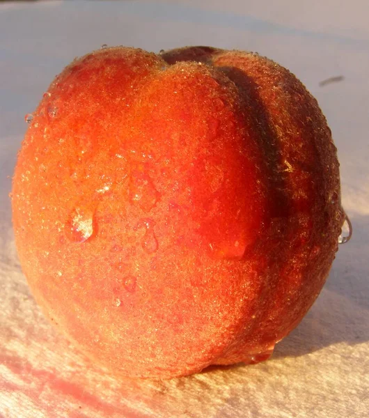 Ripe Peach Table Lighting Side — Stock Photo, Image