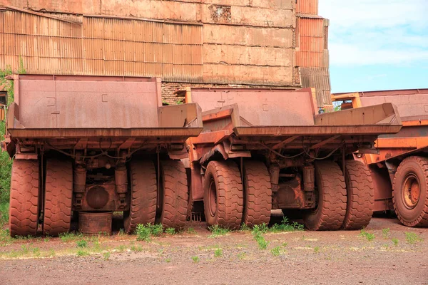 Decommissioned Quarry Trucks Awaiting Disposal Iron Ore Mining Equipment End — Stock Photo, Image