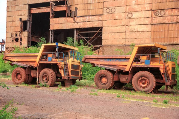 Camiões Pedreiras Desactivados Espera Eliminação Equipamento Mineração Minério Ferro Final — Fotografia de Stock