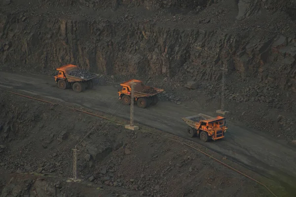 Transportation Minerals Dump Trucks Quarry Technologies Open Pit Mining Minerals — Stockfoto