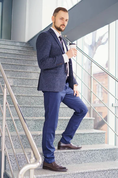 Young Man Business Suit Stairs Glass Coffee Businessman Stairs — Foto Stock