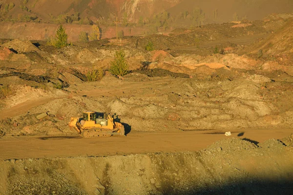 Žlutý Buldozer Otevřené Důlní Operaci Technologie Zařízení Pro Těžbu Lomu — Stock fotografie