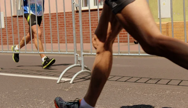 Twee lopers tijdens de marathon. — Stockfoto