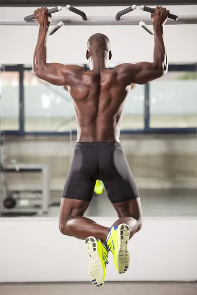 Musculado homem treino 04 — Fotografia de Stock