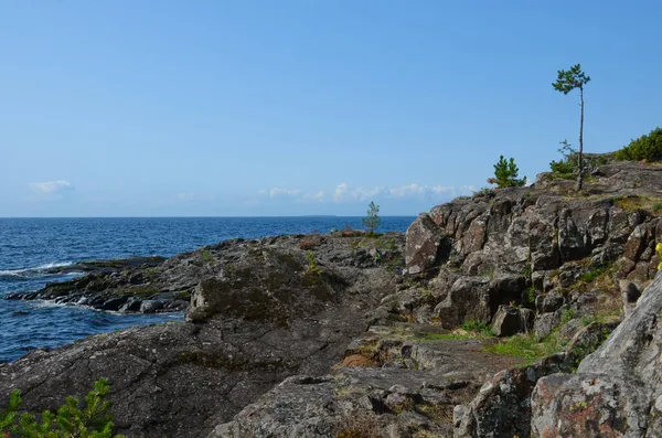 Sponda Rocciosa Del Lago Ladoga Carelia Una Limpida Giornata Sole — Foto Stock