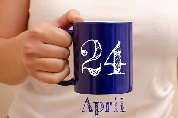 Die Inschrift Auf Der Blauen Tasse April Pokal Weiblicher Hand — Stockfoto
