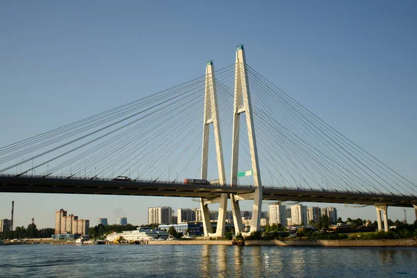 Moderne Vantovyi Brücke Über Den Fluss Sommerreisekonzept — Stockfoto