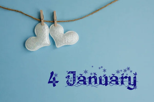1月4日的纪念日 蓝色背景 心白皙 头戴衣针 假日日历概念 世界盲文日 — 图库照片