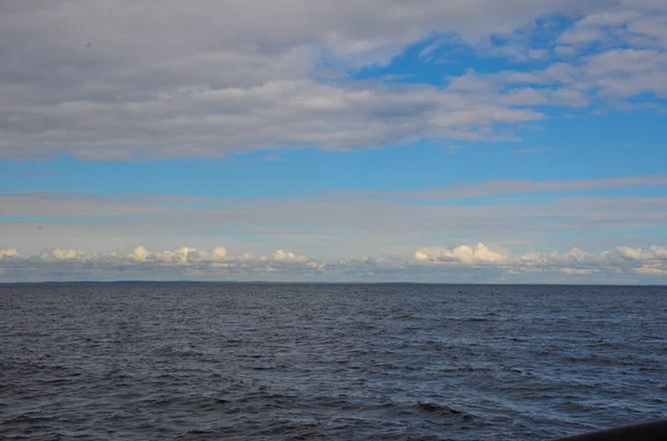 Хмари Блакитному Небі Над Ладозьким Озером Горизонтальна Фотографія Прекрасної Природи — стокове фото