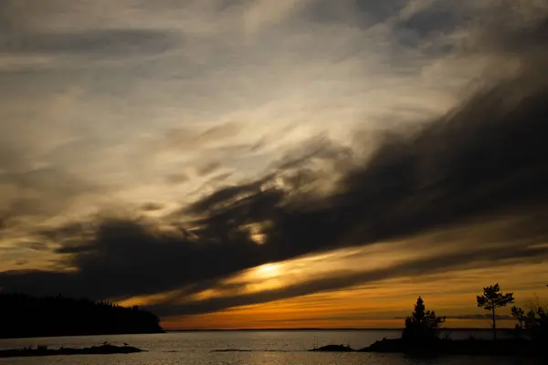 Прекрасний Захід Сонця Над Озером Горизонтальна Фотографія Спокійної Природи — стокове фото