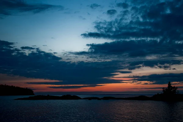 Закат Сумерек Над Озером Голубое Небо Облаках Горизонтальная Фотография Красивой — стоковое фото