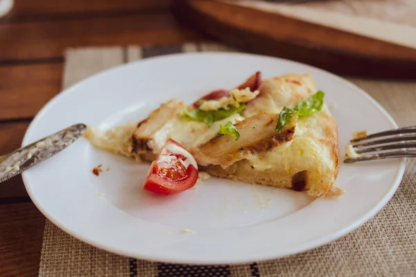 Piece Pizza Tomatoes Cheese Bacon White Plate Close — Stock Photo, Image