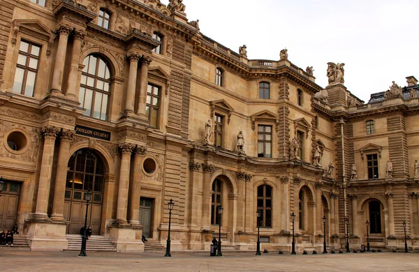 Museo del Louvre a Parigi — Foto Stock