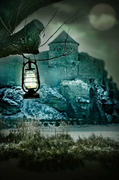 Gothic gas lamp near the old fortress, Хэллоуин, готика — Stock Photo, Image