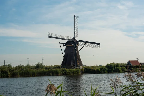 Hollanda Yel Değirmeni — Stok fotoğraf